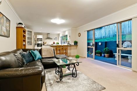 Photo of property in 8 Malin Place, Pinehill, Auckland, 0632
