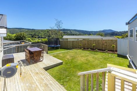 Photo of property in 11 Mount Marua Drive, Timberlea, Upper Hutt, 5018