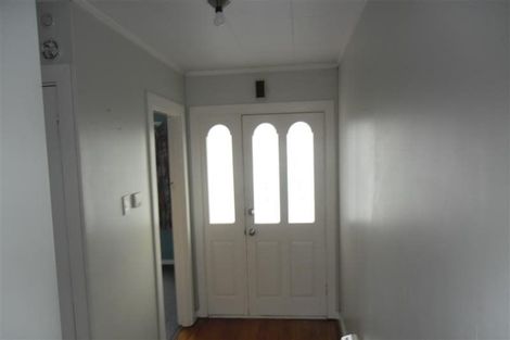 Photo of property in 10 Chapman Street, Newlands, Wellington, 6037