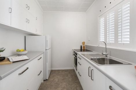 Photo of property in Kingsgate Flats, 10 Austin Street, Mount Victoria, Wellington, 6011