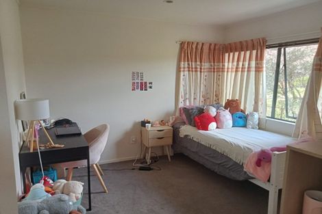 Photo of property in 9 San Fernando Way, Henderson, Auckland, 0612