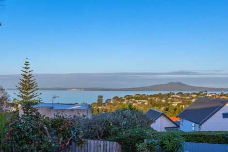 Photo of property in 1/62 Kowhai Road, Campbells Bay, Auckland, 0630