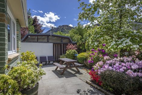 Photo of property in 3 Merioneth Street, Arrowtown, 9302