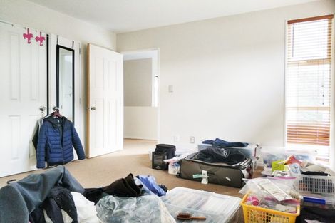 Photo of property in 8 Lakeridge Close, Northcross, Auckland, 0632