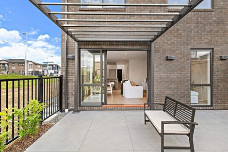 Photo of property in 2/529g Massey Road, Mangere, Auckland, 2022