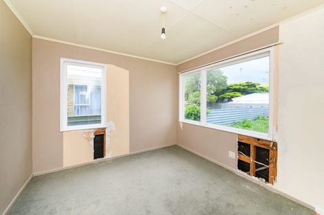 Photo of property in 52 Halswell Crescent, Westbrook, Palmerston North, 4412