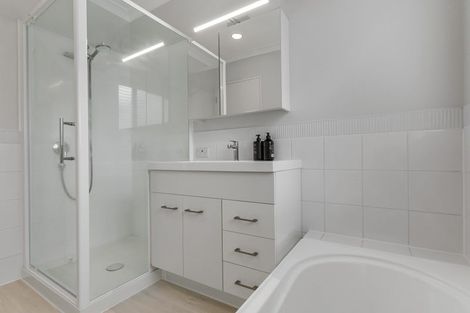 Photo of property in 2/13a Sandspit Road, Cockle Bay, Auckland, 2014