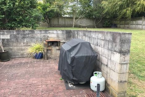 Photo of property in 19 Helleur Road, Massey, Auckland, 0614