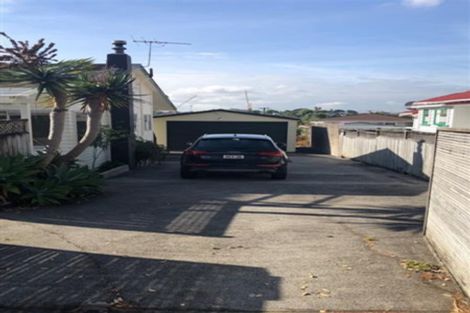 Photo of property in 25 Roberts Avenue, Bayswater, Auckland, 0622