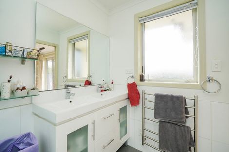 Photo of property in 3 Court Of Ascot, Seaward Bush, Invercargill, 9812