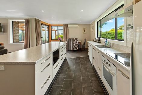 Photo of property in 47 Seaward Road, Edendale, 9825