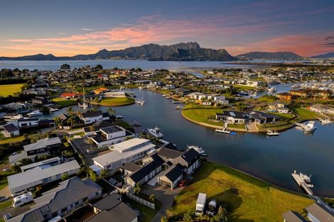 Photo of property in 13 Waitemata Drive, One Tree Point, 0118