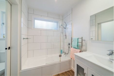 Photo of property in 9 Aorangi Road, Paraparaumu, 5032