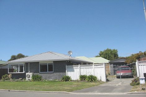 Photo of property in 2/3 Kirsten Place, Parklands, Christchurch, 8083