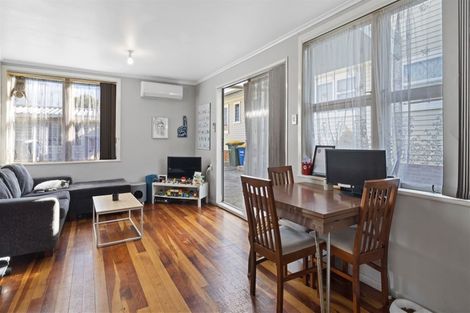 Photo of property in 106a Woodglen Road, Glen Eden, Auckland, 0602