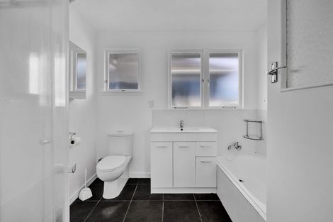 Photo of property in 1a Robbins Crescent, Hawera, 4610