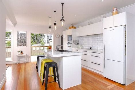 Photo of property in 43 Coniston Avenue, Te Atatu South, Auckland, 0610