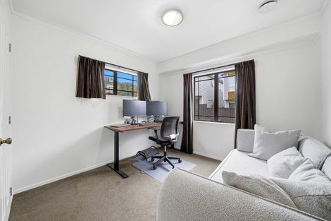 Photo of property in 2/121 Forrest Hill Road, Forrest Hill, Auckland, 0620