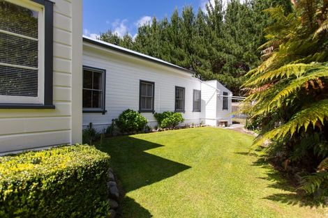 Photo of property in 6 Totara Road, Kumeroa, Woodville, 4997