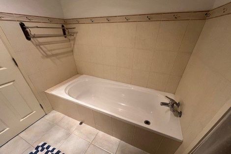 Photo of property in 32 Jillteresa Crescent, Half Moon Bay, Auckland, 2012