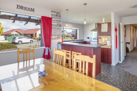 Photo of property in 2 Evergreen Place, Parklands, Christchurch, 8083
