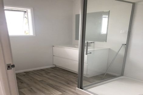 Photo of property in 18 Halldene Terrace, Red Beach, 0932