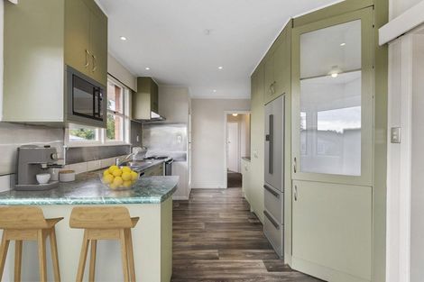 Photo of property in 120 Gossamer Drive, Pakuranga Heights, Auckland, 2010