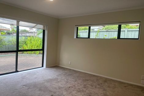 Photo of property in 16 Middlefield Drive, East Tamaki Heights, Auckland, 2016