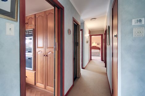 Photo of property in 4a Roland Hill, Glen Eden, Auckland, 0602