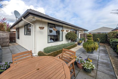 Photo of property in 2/14 Innisfree Place, Northwood, Christchurch, 8051