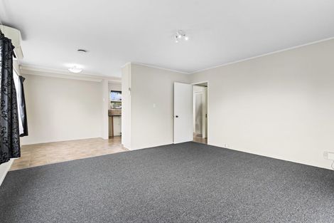 Photo of property in 4/14 Beaubank Road, Kelston, Auckland, 0602