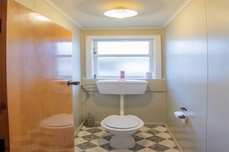 Photo of property in 16 Great North Road, Winton, 9720