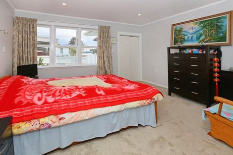 Photo of property in 3 Glen Marine Parade, Glendene, Auckland, 0602