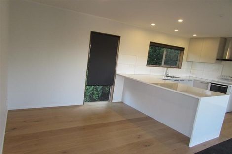 Photo of property in 2/76 Heathcote Road, Castor Bay, Auckland, 0620