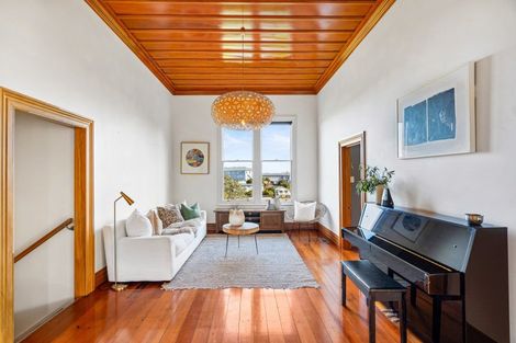 Photo of property in 6 Thompson Road, Bluff Hill, Napier, 4110