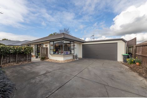 Photo of property in 2/14 Innisfree Place, Northwood, Christchurch, 8051