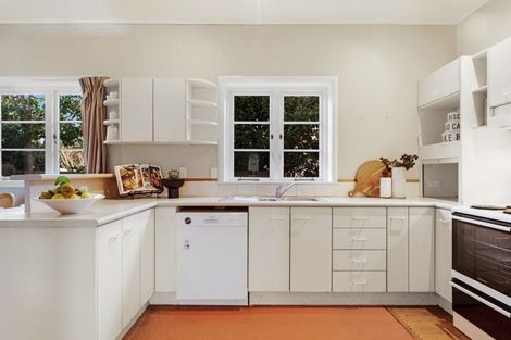 Photo of property in 13 Horotutu Road, Greenlane, Auckland, 1061