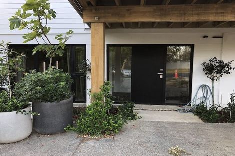 Photo of property in 2 Ravenwood Drive, Forrest Hill, Auckland, 0620