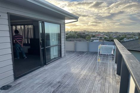 Photo of property in 136 Luckens Road, West Harbour, Auckland, 0618