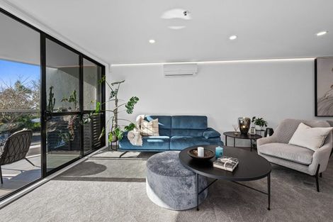 Photo of property in 1c/175 Hurstmere Road, Takapuna, Auckland, 0622