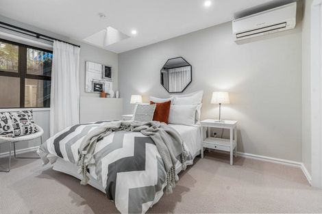 Photo of property in 102 Bassett Road, Remuera, Auckland, 1050