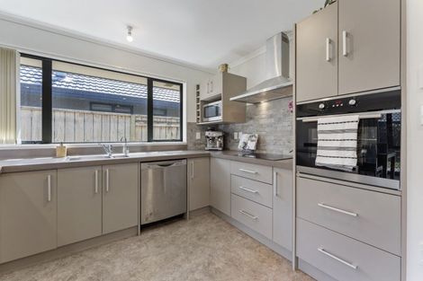 Photo of property in 25 Geneva Terrace, Kelvin Grove, Palmerston North, 4414