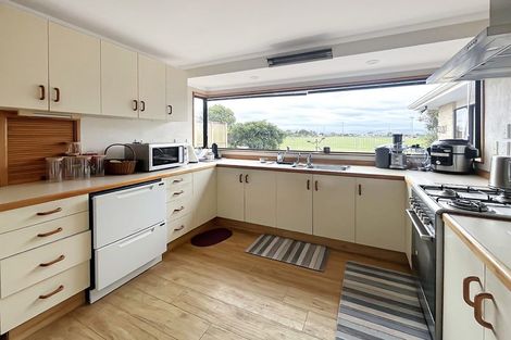 Photo of property in 111 John F Kennedy Drive, Milson, Palmerston North, 4414