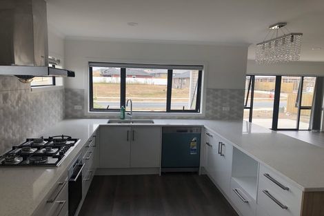 Photo of property in 2 Arahi Place, Rototuna North, Hamilton, 3210