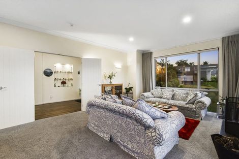 Photo of property in 160 Kittiwake Drive, Schnapper Rock, Auckland, 0632