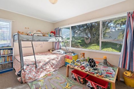 Photo of property in 12 Dunraven Place, Torbay, Auckland, 0630