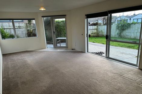 Photo of property in 15 Burnside Court, Rosedale, Auckland, 0632