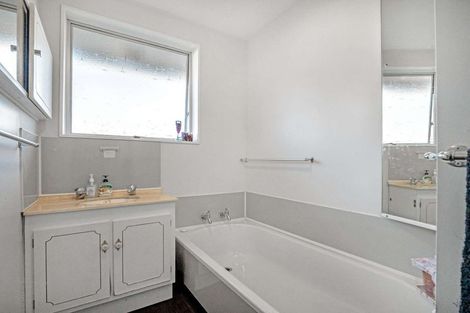 Photo of property in 2/90 Queenspark Drive, Parklands, Christchurch, 8083