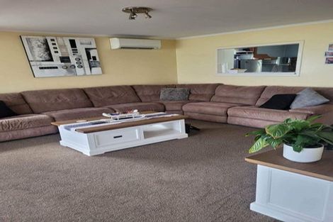 Photo of property in 32b Crispe Road, Clarks Beach, 2122