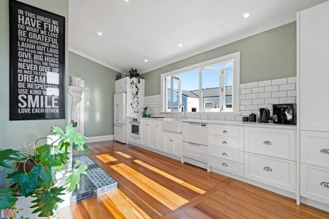 Photo of property in 260-262 High Street North, Carterton, 5713